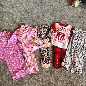 5 sets of girls pajamas - size 6-7. All in excellent condition- old navy